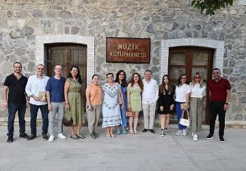 Büyükşehir'in yazarlık atölyesi 'Anlatılmayan Öyküler' kitabıyla ilk meyvesini verdi