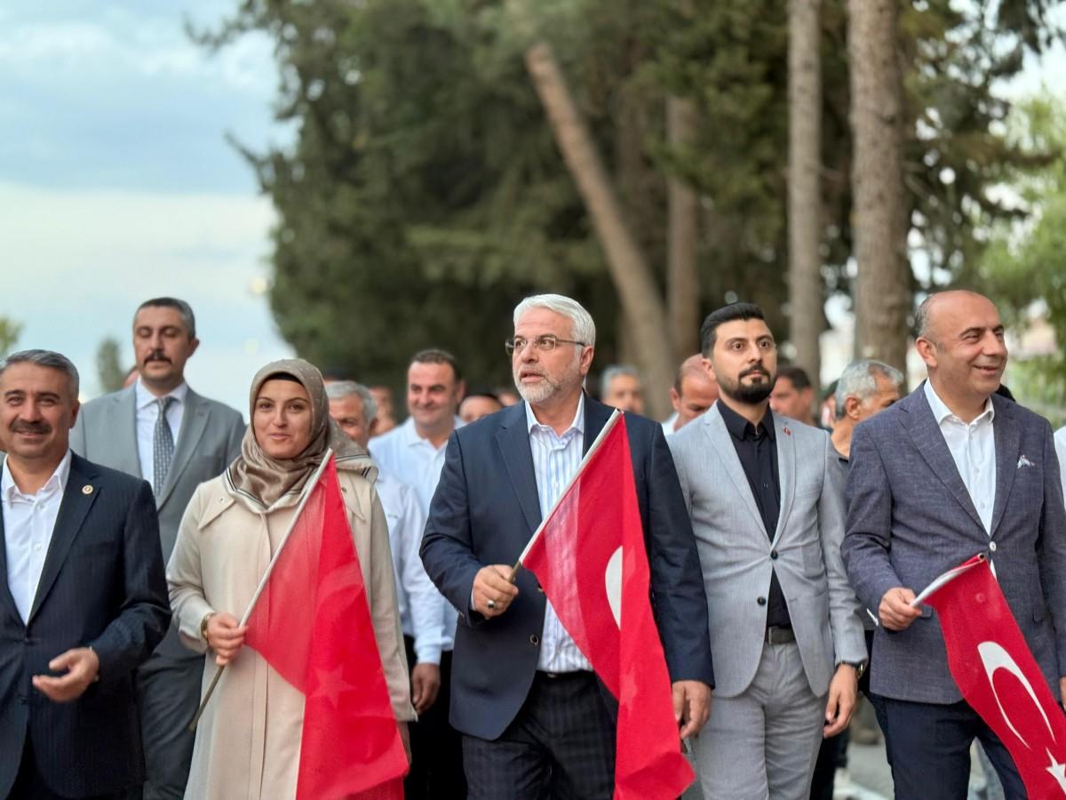 15 Temmuz’da Adıyaman’da anlamlı anma programı: Demokrasi Meydanı doldu taştı 15 Temmuz’da Adıyaman’da anlamlı anma programı: Demokrasi Meydanı doldu taştı