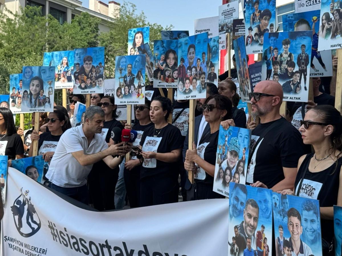 İsias davasında kamu görevlileri ikinci kez hakim karşısında: 'Suçlu değiliz' dediler, sorumluluğu müteahhitlere attılar - Videolu Haber İsias davasında kamu görevlileri ikinci kez hakim karşısında: 'Suçlu değiliz' dediler, sorumluluğu müteahhitlere attılar - Videolu Haber