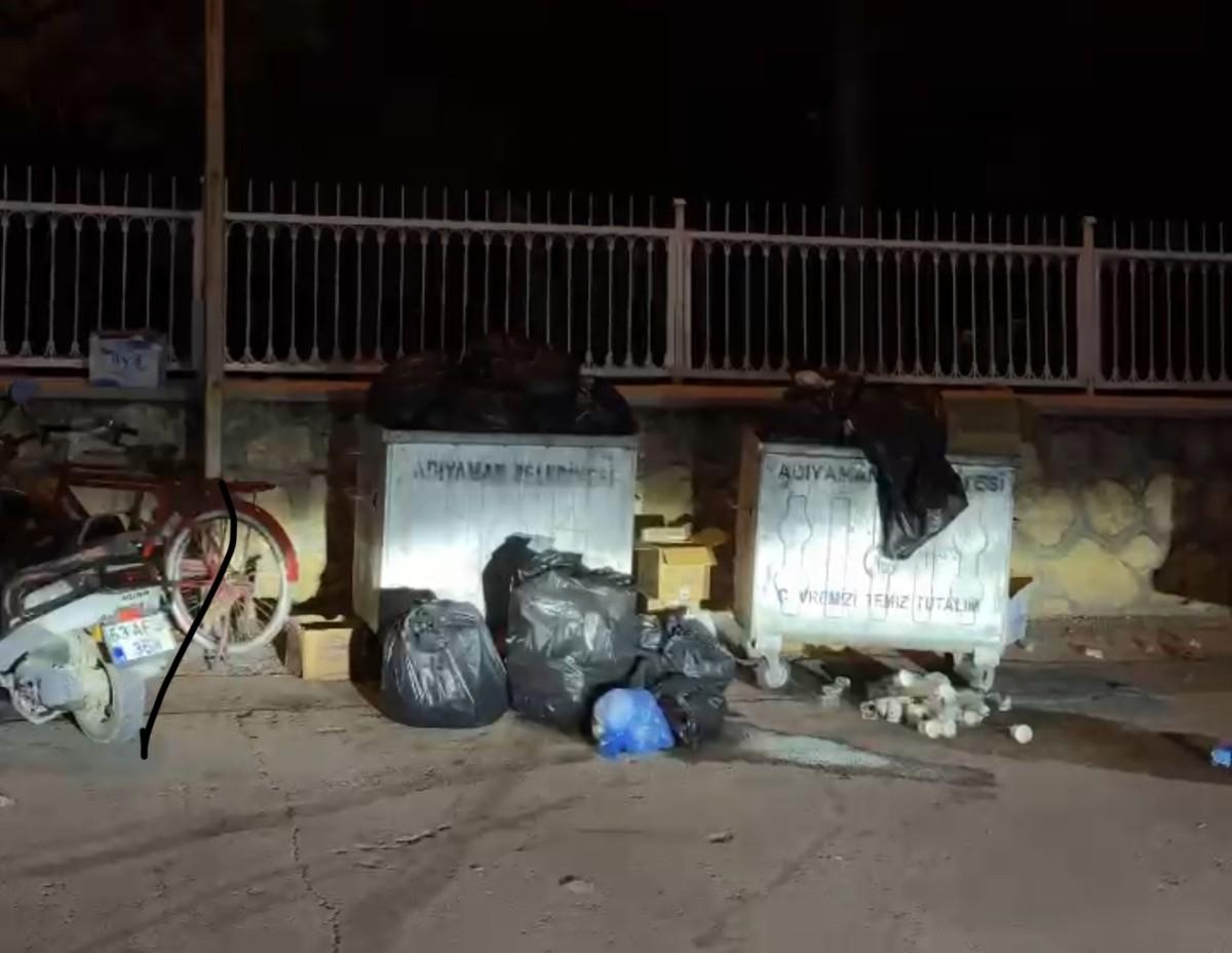 Adıyaman’da çöp tepkisi: Vatandaşlardan belediyeye göreve çağrı Adıyaman’da çöp tepkisi: Vatandaşlardan belediyeye göreve çağrı