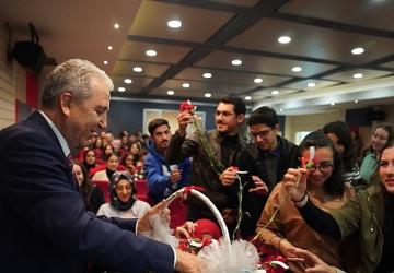 EÜ Eğitim Fakültesi yeni öğrencilerini bekliyor
