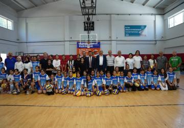 Kahta Belediyesi Yaz Spor Okulları’nda basketbol ve voleybol heyecanı sürüyor
