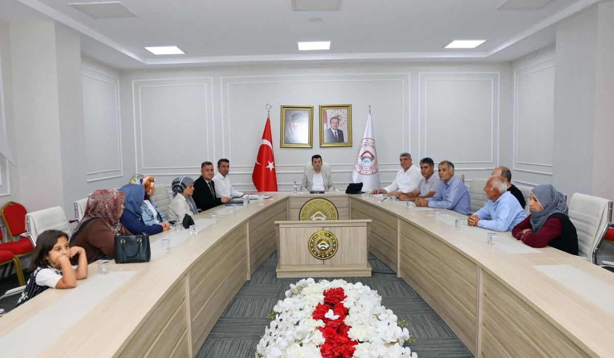 Vali Vekili Kapar’dan istihdam odaklı buluşma: İş Arayan Vatandaşlara Yönlendirme Desteği Vali Vekili Kapar’dan istihdam odaklı buluşma: İş Arayan Vatandaşlara Yönlendirme Desteği