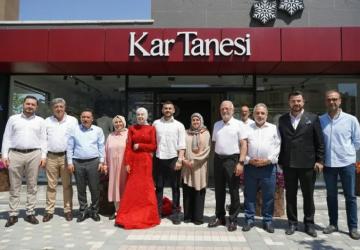 Talas’ta Karbeyaz Gelinlik Evi Beğeni Topladı