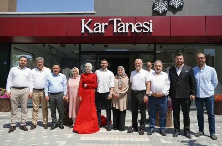 Talas’ta Karbeyaz Gelinlik Evi Beğeni Topladı Talas’ta Karbeyaz Gelinlik Evi Beğeni Topladı