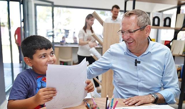 Ayvalık'ta Çocuklar Karikatür Atölyesi'ne büyük bir ilgi gösterdi Ayvalık'ta Çocuklar Karikatür Atölyesi'ne büyük bir ilgi gösterdi