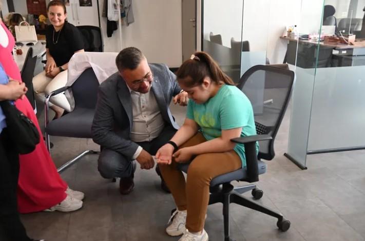 Manisa’dan Özel Bireyler İçin Akıllı Bileklik Desteği Manisa’dan Özel Bireyler İçin Akıllı Bileklik Desteği