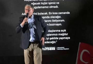 ‘Adıyaman’ı Abdurrahman yönetecek’ diyen CHP’li Ulaş Karasu sahneden düşerek yaralandı