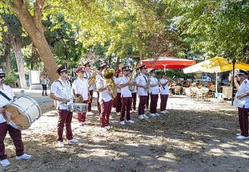 Karşıyaka Belediye Bandosu'ndan sokak konserleri