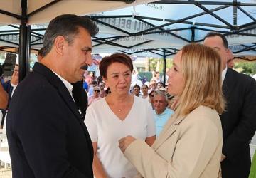 Dikili'de Ferdi Zeyrek Parkı Açıldı