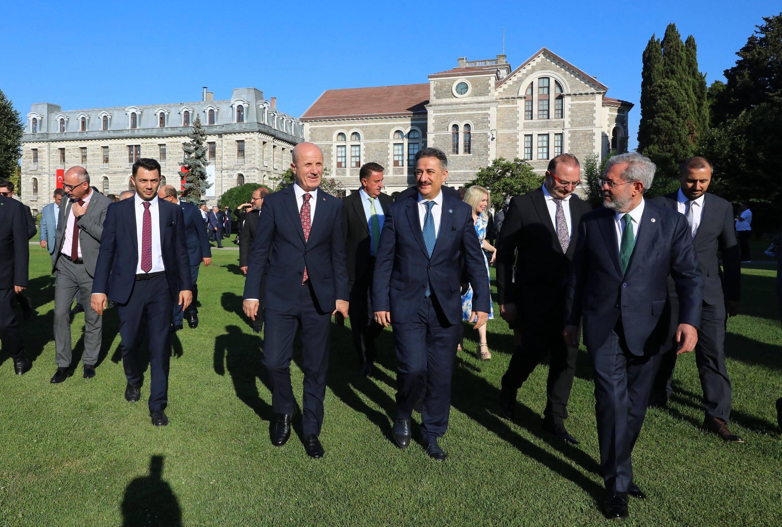 Özvar: “Üniversitelerimiz, Dünya Sıralamalarında İlk 100’e Girmeye Aday” Özvar: “Üniversitelerimiz, Dünya Sıralamalarında İlk 100’e Girmeye Aday”