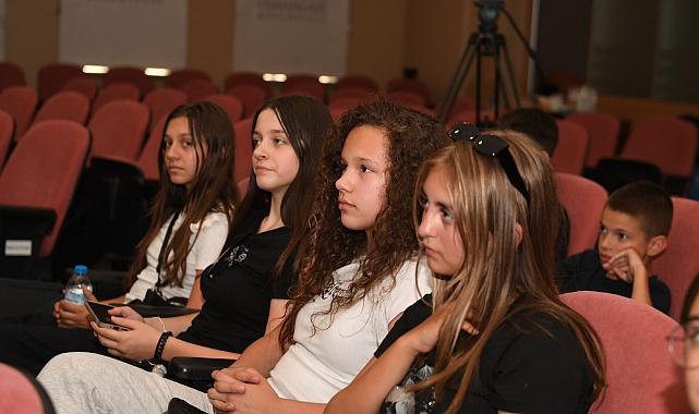 Kardeş iki şehir arasında öğrenci değişim programı Kardeş iki şehir arasında öğrenci değişim programı