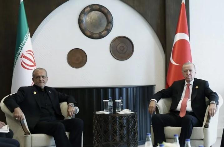 Erdoğan ve Reisi, Azerbaycan’da Bir Araya Geldi Erdoğan ve Reisi, Azerbaycan’da Bir Araya Geldi
