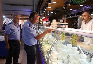 Bayraklı'da pazar yerlerine sıkı denetim