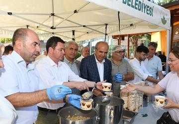Osmangazi'de aşure kazanları kardeşlik için kaynadı