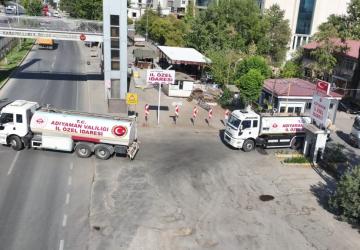 Vali Dr. Osman Varol’un talimatıyla kent merkezinde sulama çalışmaları başlatıldı - Videolu Haber