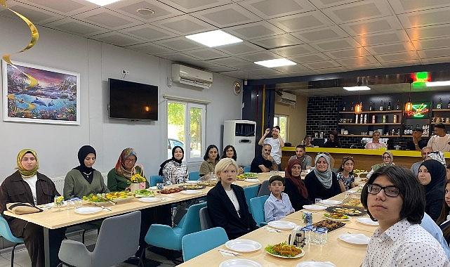 Beyaz Kalpler'de mezuniyet sevinci