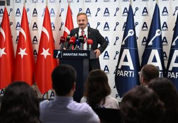 Ağıralioğlu: 'Sizin hissenize Öcalan düştü, bizim hissemize tabuta sığmayan kahramanlar'