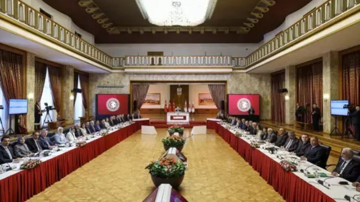 CHP'den ‘Terörsüz Türkiye’ Komisyonunda Çağrı: Kayyumdan Vazgeçilsin, Tutuksuz Yargılama Esas Olsun CHP'den ‘Terörsüz Türkiye’ Komisyonunda Çağrı: Kayyumdan Vazgeçilsin, Tutuksuz Yargılama Esas Olsun