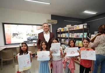 Minik Karikatüristler İş Başında! Ayvalık Belediyesi'nden Çocuklara Renkli Bir Yaz Atölyesi