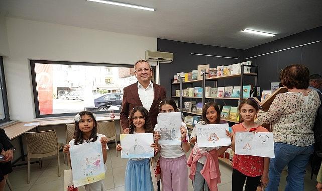 Minik Karikatüristler İş Başında! Ayvalık Belediyesi'nden Çocuklara Renkli Bir Yaz Atölyesi Minik Karikatüristler İş Başında! Ayvalık Belediyesi'nden Çocuklara Renkli Bir Yaz Atölyesi