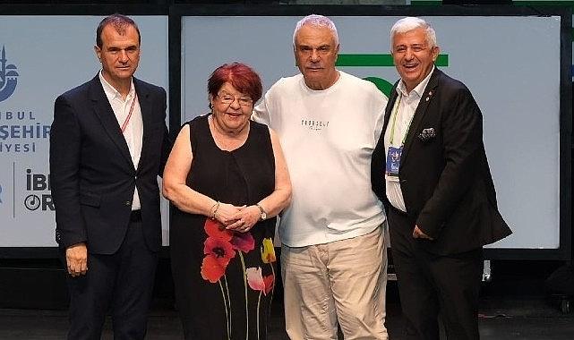 Halil Ergün ve Defne Yalnız'a 'Yaşam Boyu Başarı Ödülü' verildi Halil Ergün ve Defne Yalnız'a 'Yaşam Boyu Başarı Ödülü' verildi