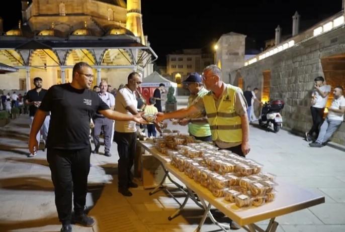 Nevşehir’de Kandil Günü İkramı Nevşehir’de Kandil Günü İkramı