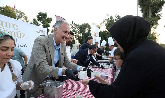 İnegöl'ün Yeni Meydanında Aşure Kazanları Kaynadı İnegöl'ün Yeni Meydanında Aşure Kazanları Kaynadı