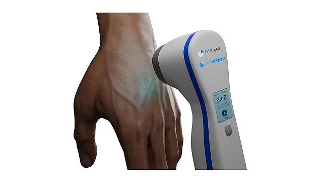 Üniversite öğrencisi babasının hastalığından yola çıkarak vitiligo tedavisi için cihaz geliştirdi Üniversite öğrencisi babasının hastalığından yola çıkarak vitiligo tedavisi için cihaz geliştirdi