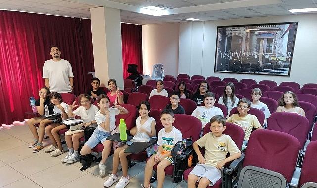 Çiğli Belediyesi Gençlik Tiyatrosu yeni sezon için çalışmalara başladı Çiğli Belediyesi Gençlik Tiyatrosu yeni sezon için çalışmalara başladı