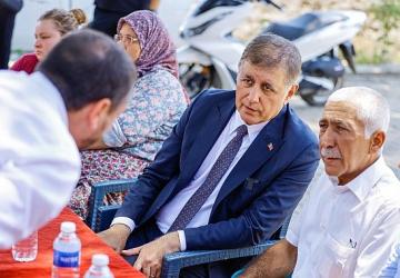 Başkan Tugay'dan yanan köylerin normale dönmesi için kararlılık mesajı