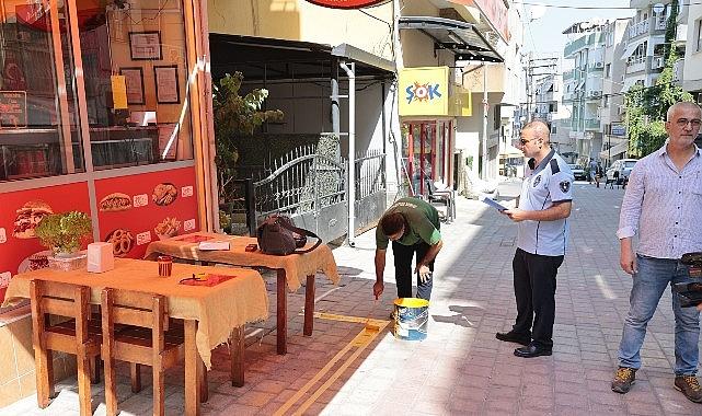 Konak'ta kaldırım işgaline sarı çizgi Konak'ta kaldırım işgaline sarı çizgi