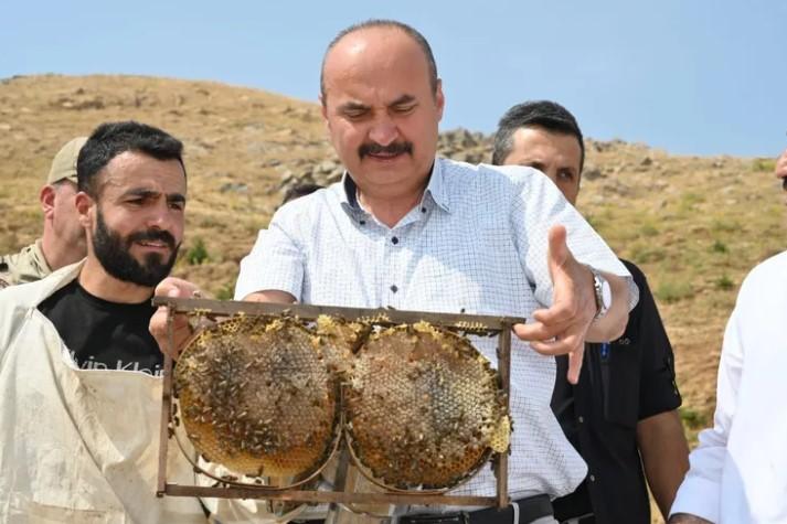 Batman Sason’da Bal Hasadı Sevinci Batman Sason’da Bal Hasadı Sevinci