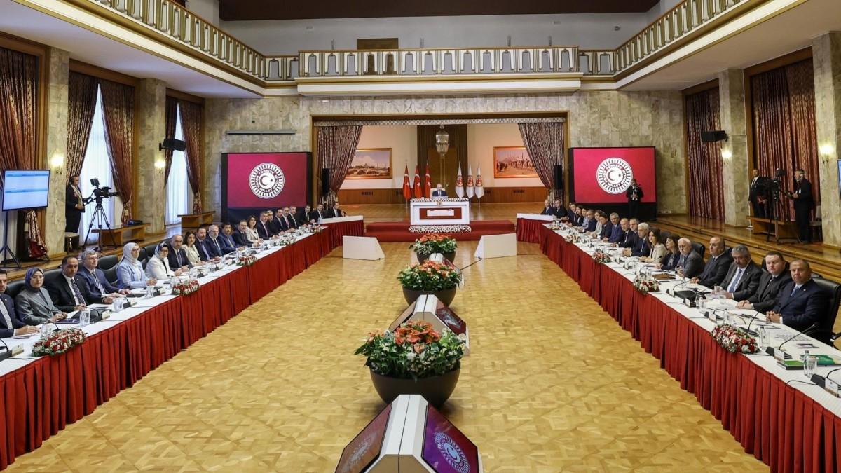 Milli Dayanışma, Kardeşlik ve Demokrasi Komisyonu’nun İkinci Toplantısında Gizlilik Kararı Milli Dayanışma, Kardeşlik ve Demokrasi Komisyonu’nun İkinci Toplantısında Gizlilik Kararı