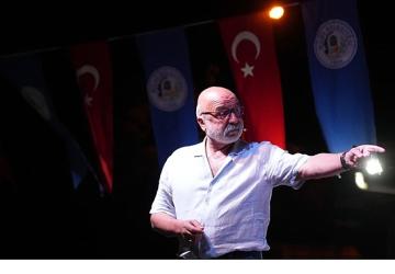 Boğaziçi'nde Şiir ve Müzik Eşliğinde Sanat Dolu Bir Akşam Yaşandı