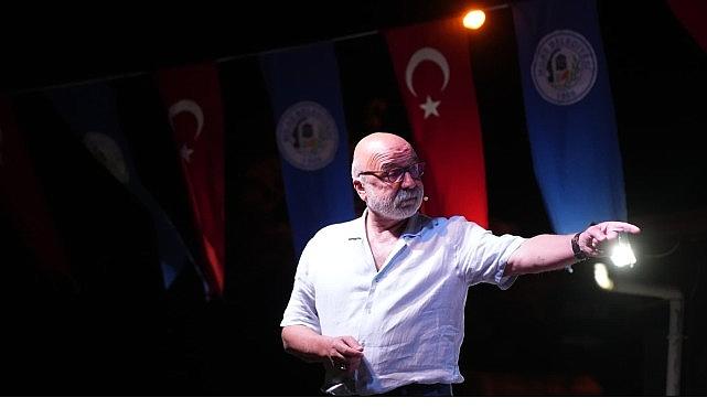 Boğaziçi'nde Şiir ve Müzik Eşliğinde Sanat Dolu Bir Akşam Yaşandı