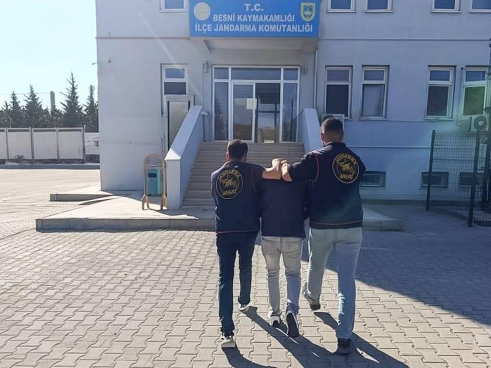 24 yıl hapis cezası bulunan şüpheli jandarma tarafından yakalandı 24 yıl hapis cezası bulunan şüpheli jandarma tarafından yakalandı