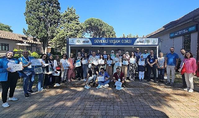 Deprem bölgesi öğretmenlerine afet eğitimi Deprem bölgesi öğretmenlerine afet eğitimi