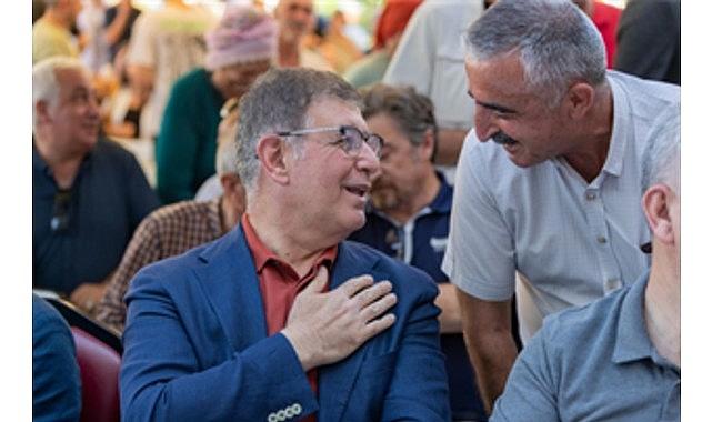 Başkan Tugay Aliağa'da aşure lokmasına ortak oldu Başkan Tugay Aliağa'da aşure lokmasına ortak oldu