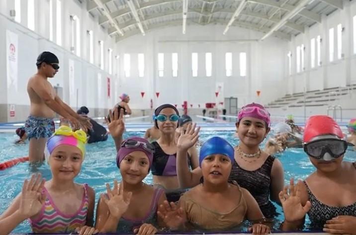 Büyükşehir’den Her Yaşa Yüzme İmkanı Büyükşehir’den Her Yaşa Yüzme İmkanı