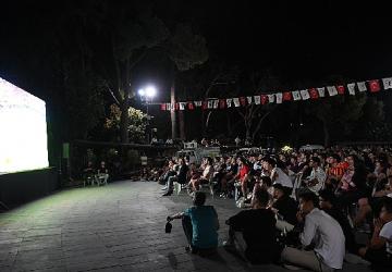 12 Dev Adam'ın final heyecanı Bornova'da dev ekranda yaşanacak