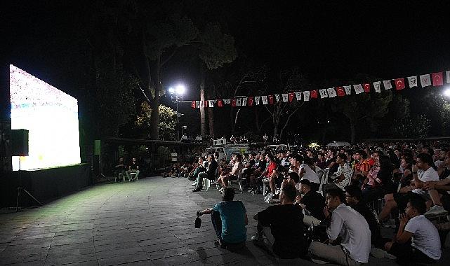 12 Dev Adam'ın final heyecanı Bornova'da dev ekranda yaşanacak