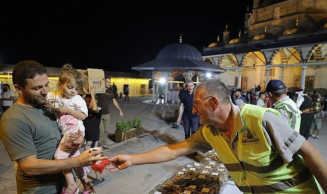 Mevlit Gecesi'nde Kandil Simidi ve Şerbet Dağıtıldı