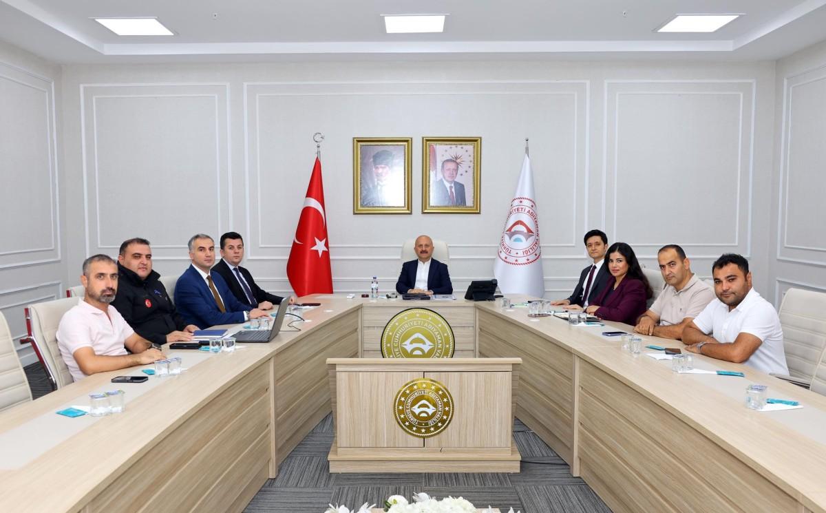 Vali Yardımcılarıyla deprem konutları ve altyapı hizmetleri değerlendirildi Vali Yardımcılarıyla deprem konutları ve altyapı hizmetleri değerlendirildi