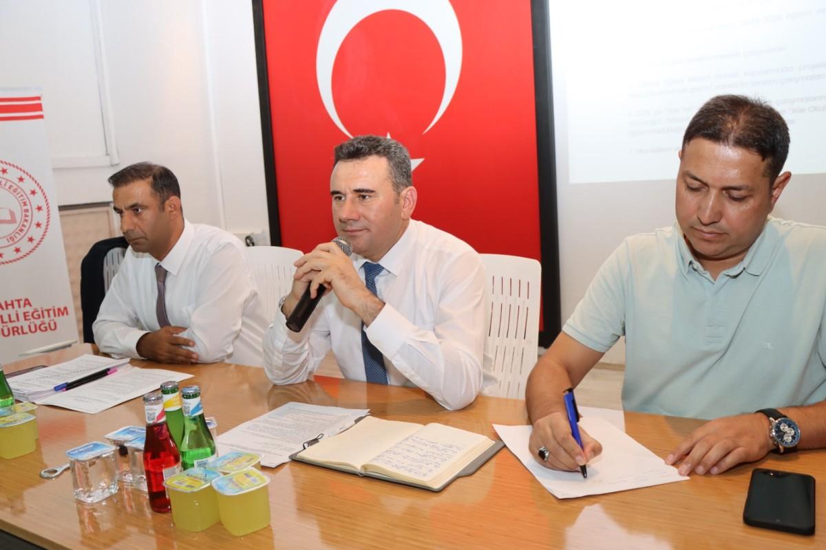 Kahta’da Sene Başı Okul Müdürleri Toplantısı Yapıldı Kahta’da Sene Başı Okul Müdürleri Toplantısı Yapıldı