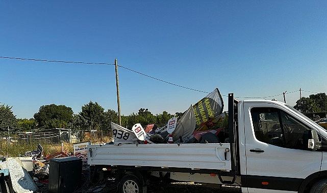 Nilüfer'de kent estetiğini bozan tabelalara müdahale