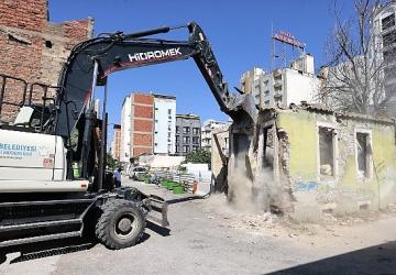 Konak'ta metruk yapılara geçit yok: 15 ayda 162 yıkım