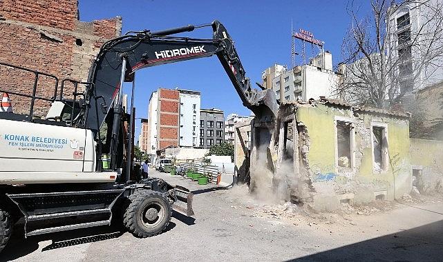 Konak'ta metruk yapılara geçit yok: 15 ayda 162 yıkım Konak'ta metruk yapılara geçit yok: 15 ayda 162 yıkım