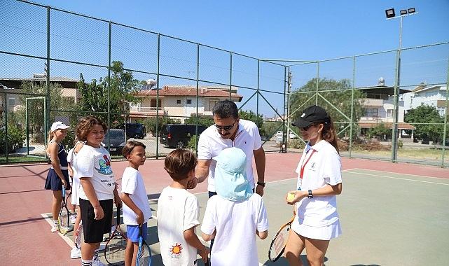 Dikili'de çocuklar tenis ile buluşuyor