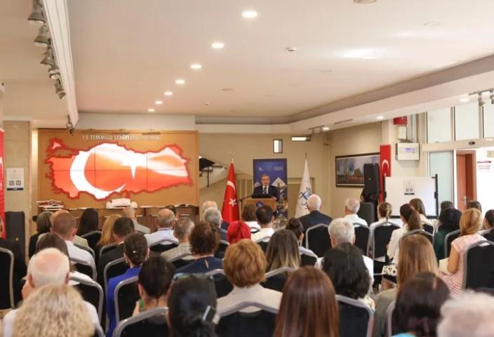 DEÜ’de 15 Temmuz’da Demokrasi ve Millî Birlik Mesajı Verildi DEÜ’de 15 Temmuz’da Demokrasi ve Millî Birlik Mesajı Verildi